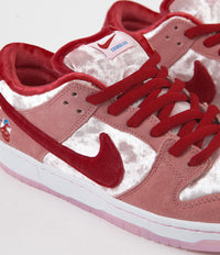 Nike SB 'Strangelove' Dunk Low Pro Shoes - Bright Melon / Gym Red - Medium Soft Pink thumbnail