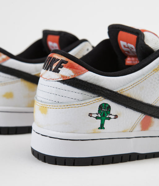 Nike SB 'Raygun Tie-Dye' Dunk Low Pro Shoes - White / Black 