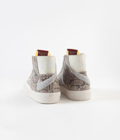 Nike SB x Soulland Blazer Mid Shoes - Light Bone / White - Pure Platinum