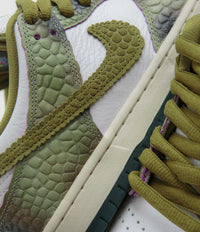 Nike SB x Alexis Sablone Dunk Low Pro 'Chameleon' Shoes - Oil Green / Desert Moss - White thumbnail