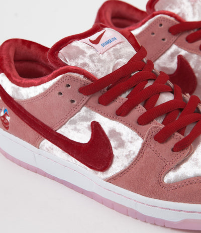 Nike SB 'Strangelove' Dunk Low Pro Shoes - Bright Melon / Gym Red - Medium Soft Pink