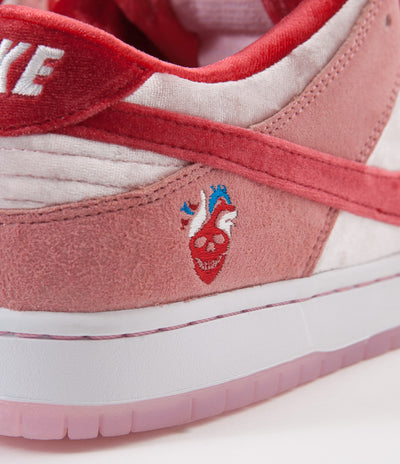 Nike SB 'Strangelove' Dunk Low Pro Shoes - Bright Melon / Gym Red - Medium Soft Pink