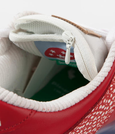 Nike SB x Stingwater Dunk Low OG Shoes - Chile Red / Clear - White - Sail